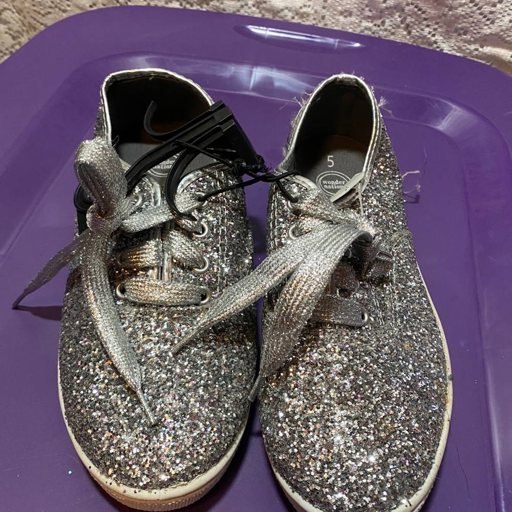 Sparkle sneakers size 5 NWT